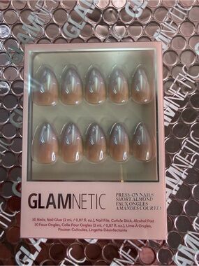 GLAMnetic Press-On Short Almond Nails in Nude-Lilac